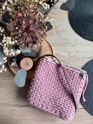 Crossbody kabelka v pudrové barvě ☺️ #crossbody #crossbodykabelka #kabelka #hackovanakabelka #moda #modnidoplnky...