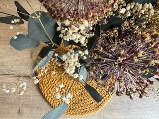 Háčkované prostírání v okrové barvě 😊 #prostirani #hackovaneprostirani #rucniprace #ceskyvyrobek #vyrobenovcesku...