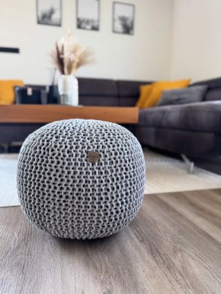 4 puffiky v různých odstínech šedé 😍 #hackovani #pleteni #puf #pletenypuf #doplnkydodomu #rucniprace #vyrobenorucne...